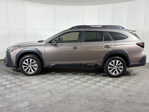 Used 2024 Subaru Outback Premium image 2