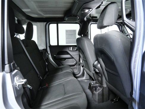 Used 2018 Jeep Wrangler Unlimited Sahara image 12