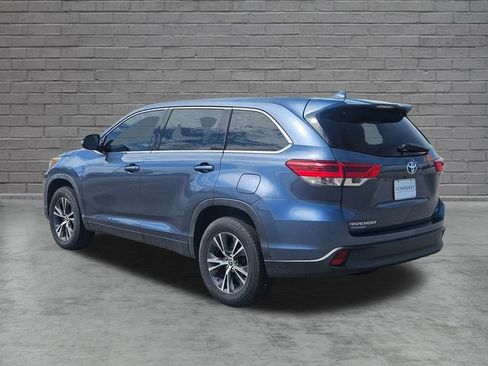 Used 2019 Toyota Highlander Plus FWD image 3