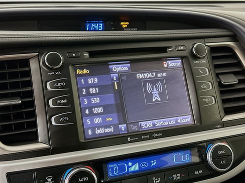 Used 2019 Toyota Highlander Plus AWD/4WD image 21