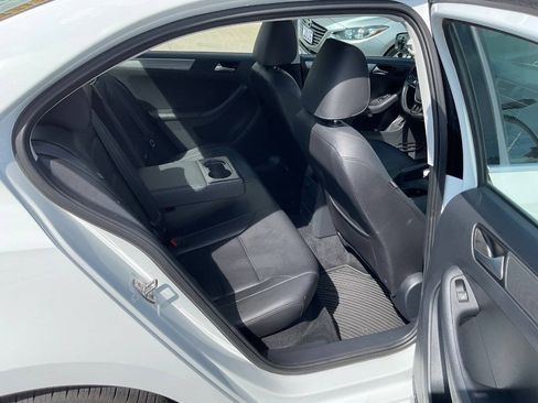 Used 2017 Volkswagen Jetta SE FWD image 18