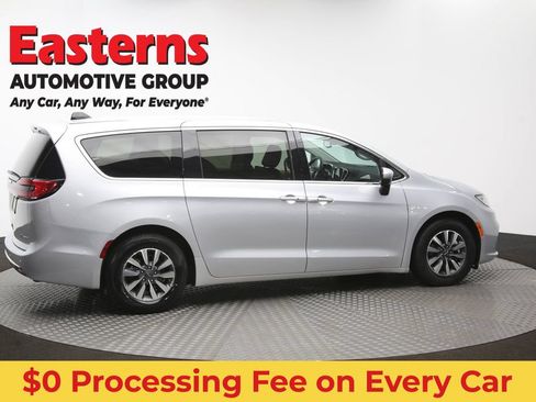 Used 2023 Chrysler Pacifica Touring-L FWD image 45