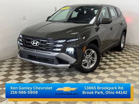Used 2025 Hyundai Tucson SE FWD image 1