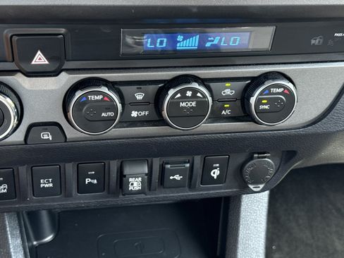 Used 2022 Toyota Tacoma TRD Off-Road w/ Technology Package AWD/4WD image 25