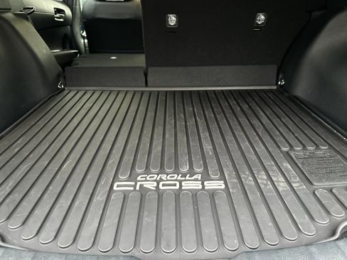 Used 2023 Toyota Corolla Cross XLE image 15
