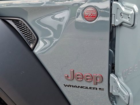 Used 2024 Jeep Wrangler Rubicon AWD/4WD image 31