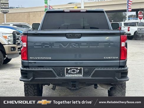 Used 2020 Chevrolet Silverado 2500 Custom w/ Custom Value Package image 5