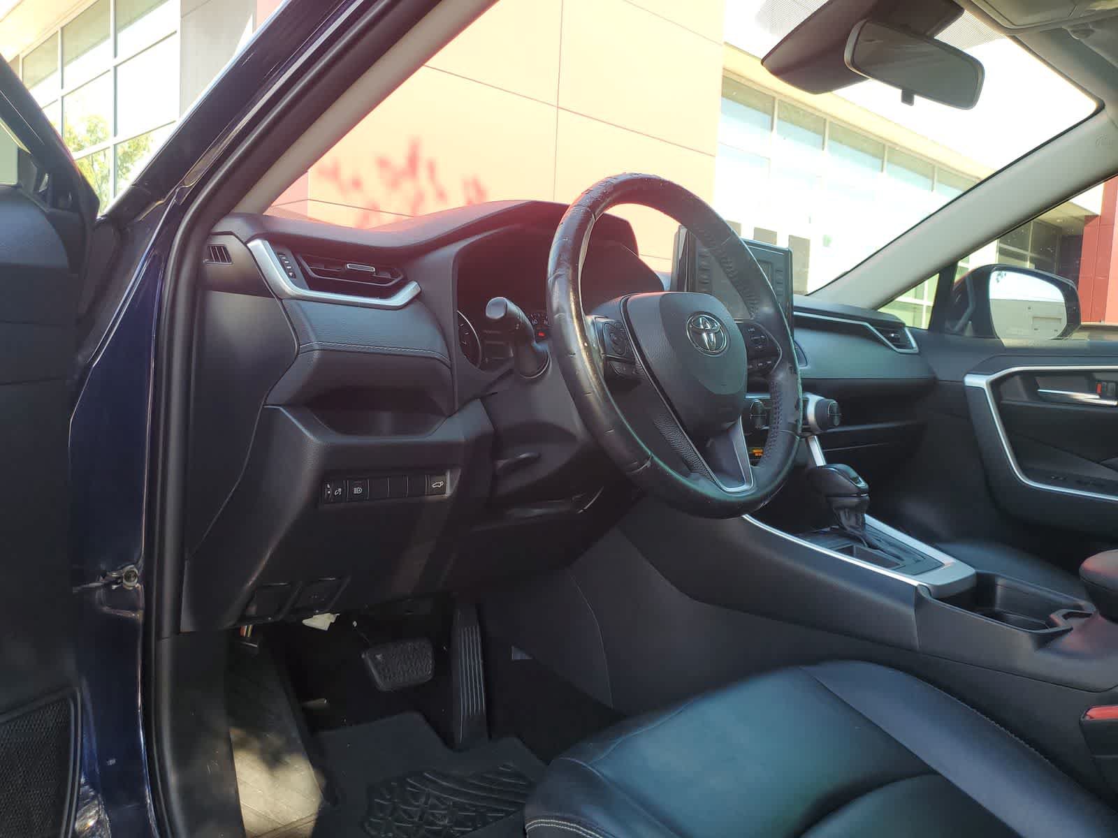Used 2019 Toyota RAV4 XLE Premium FWD image 2