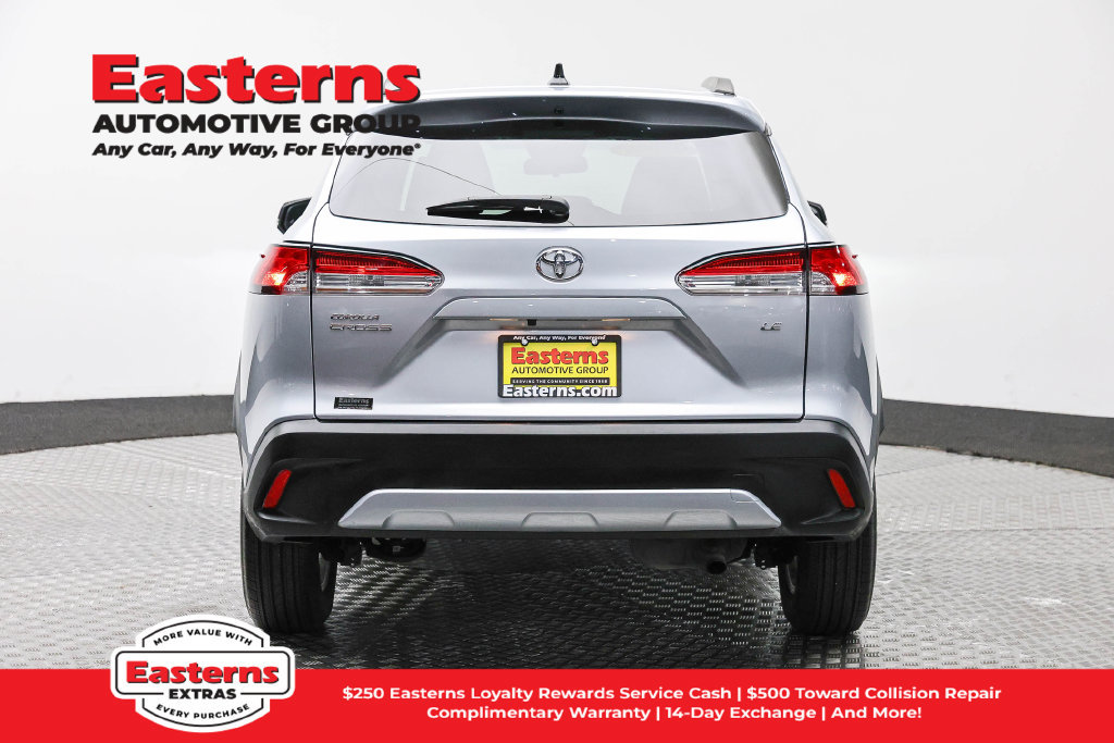 Used 2025 Toyota Corolla Cross LE FWD image 7