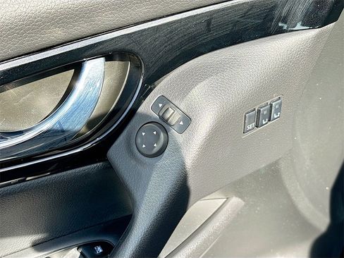 Used 2022 Nissan Rogue Sport SL w/ Premium Package image 18