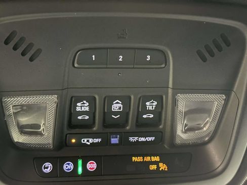 Used 2023 Chevrolet Traverse RS AWD/4WD image 38