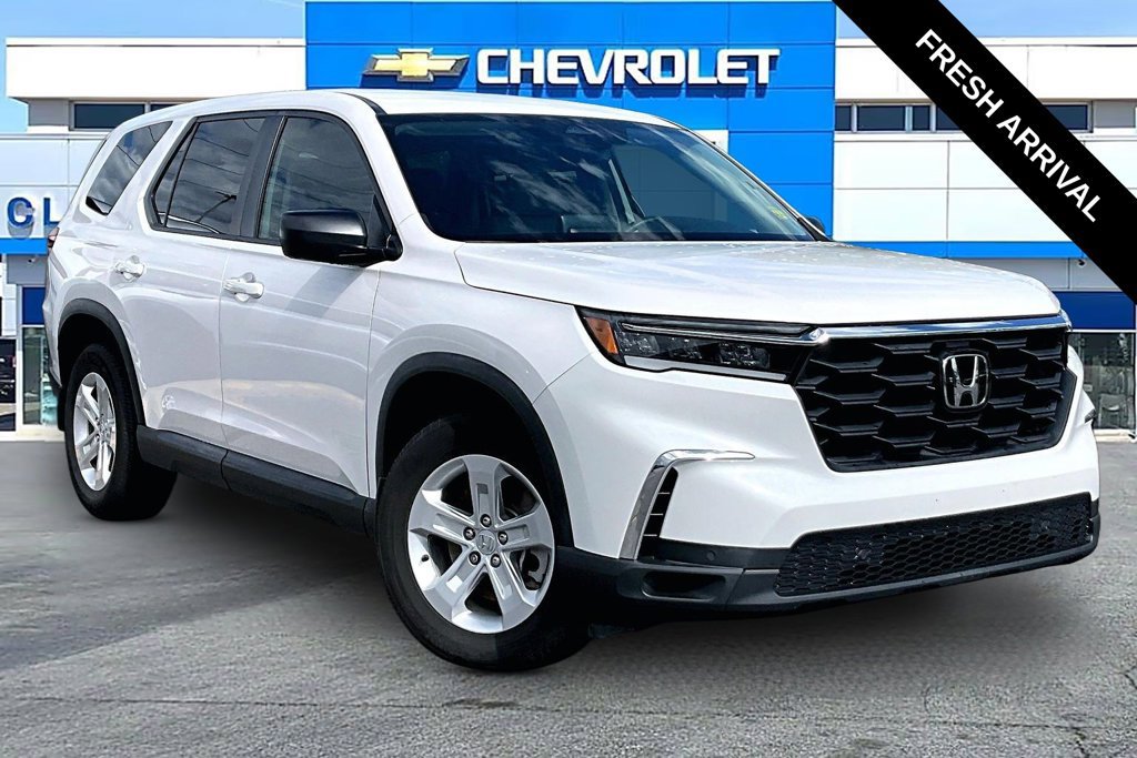 Used 2023 Honda Pilot LX image 1