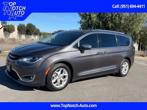Used 2020 Chrysler Pacifica Limited image 1