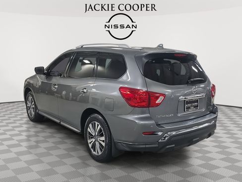 Used 2020 Nissan Pathfinder SV image 7
