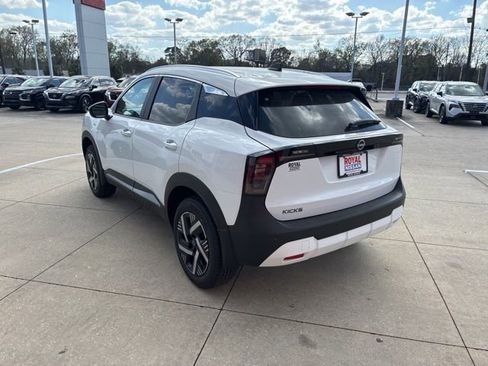 New 2026 Nissan Kicks SV w/ SV Premium Package FWD image 5