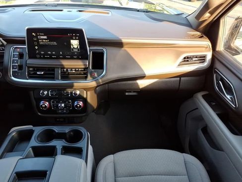 Used 2022 GMC Yukon XL SLE w/ Gmc Pro Safety Plus Package AWD/4WD image 18