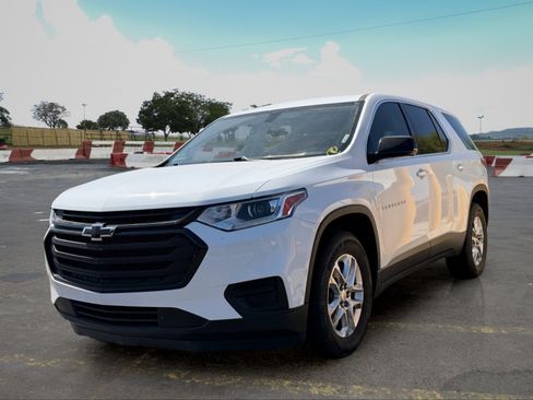 Used 2020 Chevrolet Traverse LS w/ LPO, Black Accent Package FWD image 2