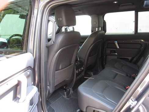 Used 2023 Land Rover Defender 110 X-Dynamic SE AWD/4WD image 15