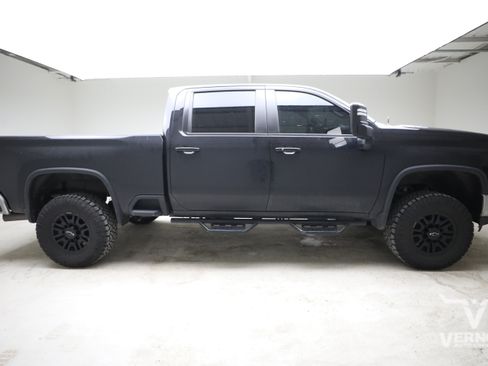 Used 2022 Chevrolet Silverado 2500 LT w/ Convenience Package AWD/4WD image 5