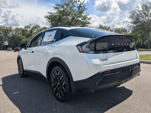 New 2026 Nissan Leaf Platinum+ w/ Cargo Package (Platinum+) FWD image 6