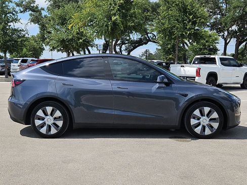 Used 2022 Tesla Model Y Long Range AWD/4WD image 6