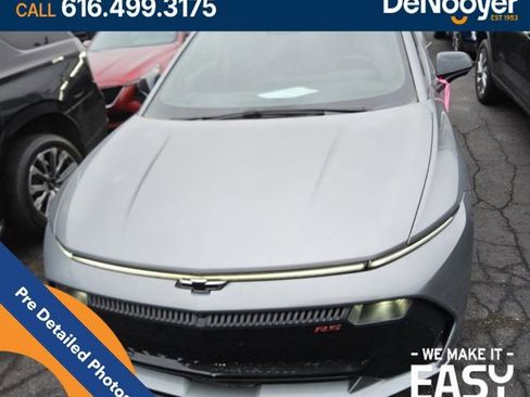 Used 2024 Chevrolet Equinox EV RS image 4