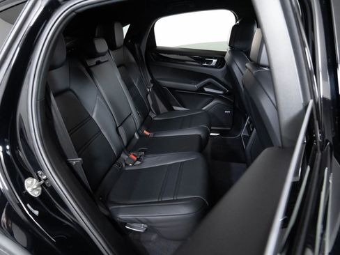 Used 2021 Porsche Cayenne Coupe image 39