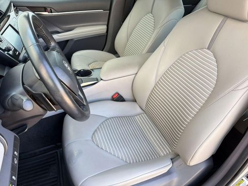 Used 2020 Toyota Camry SE image 5