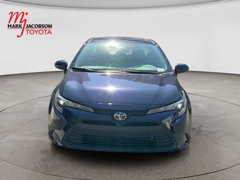 Used 2024 Toyota Corolla LE FWD image 2