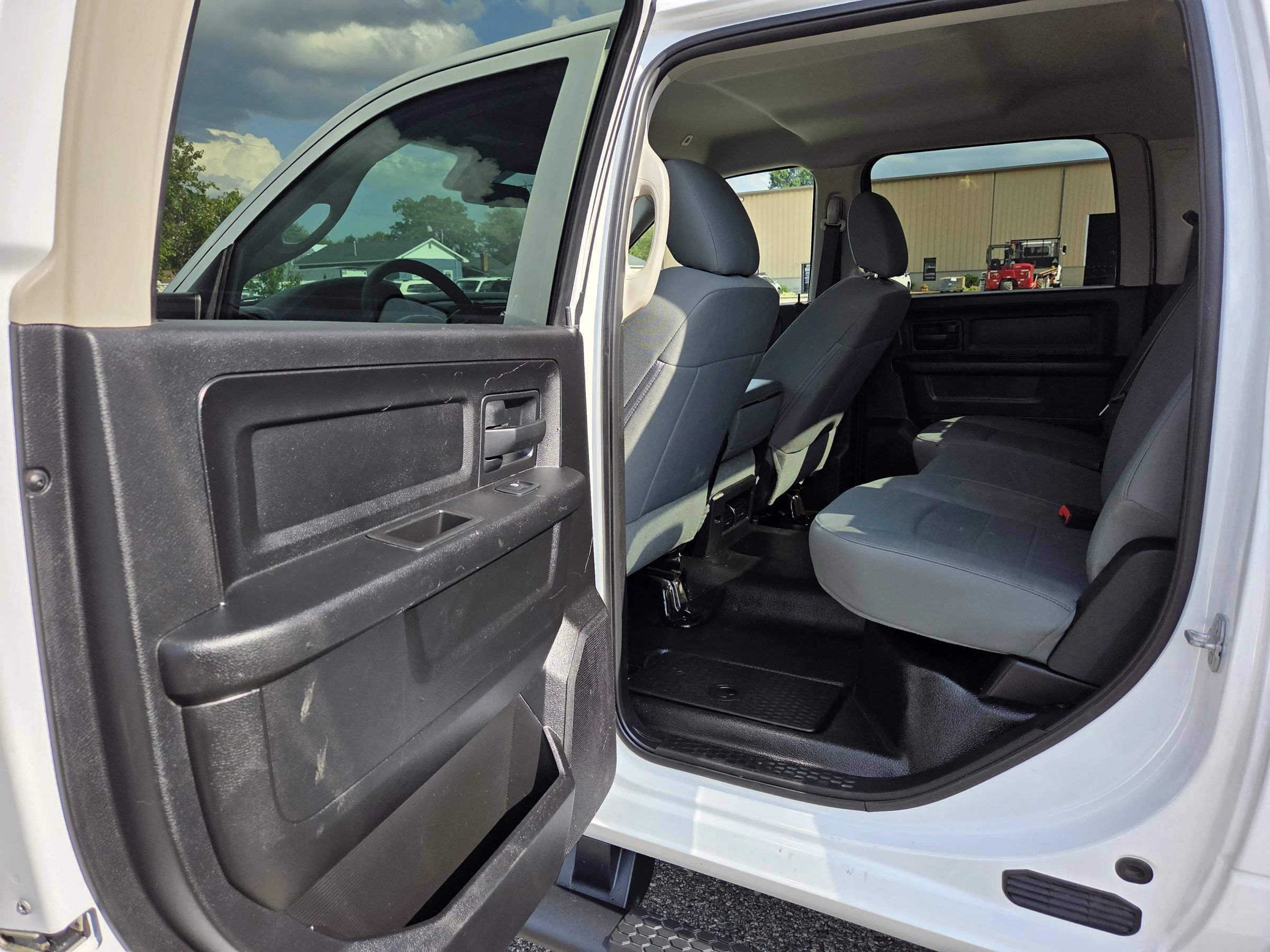 Used 2018 RAM 3500 Tradesman w/ Popular Equipment Group RWD image 17