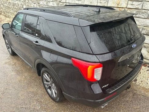 Used 2023 Ford Explorer XLT w/ Equipment Group 202A image 4