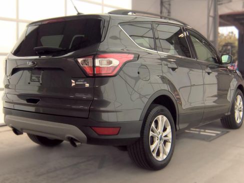 Used 2018 Ford Escape SE w/ Ford Safe & Smart Package AWD/4WD image 4