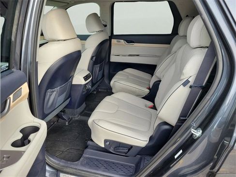 Used 2024 Hyundai Palisade Limited image 10