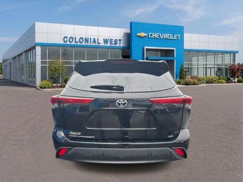 Used 2023 Toyota Highlander LE FWD image 10