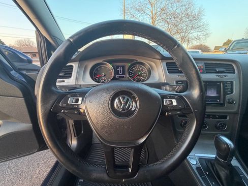 Used 2017 Volkswagen Golf SE image 5