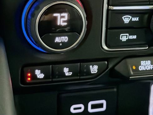 Used 2023 Chevrolet Suburban Premier image 22