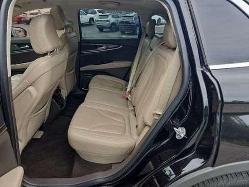 Used 2022 Lincoln Nautilus Reserve AWD/4WD image 6