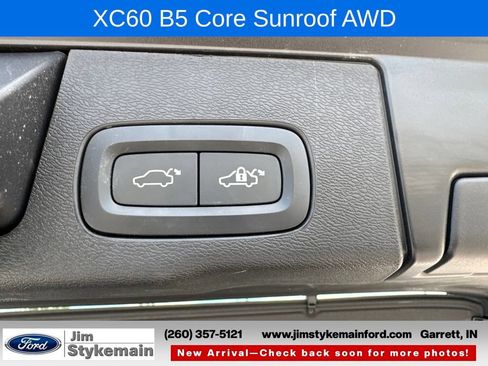 Used 2024 Volvo XC60 B5 Core w/ Protection Package Premier AWD/4WD image 11