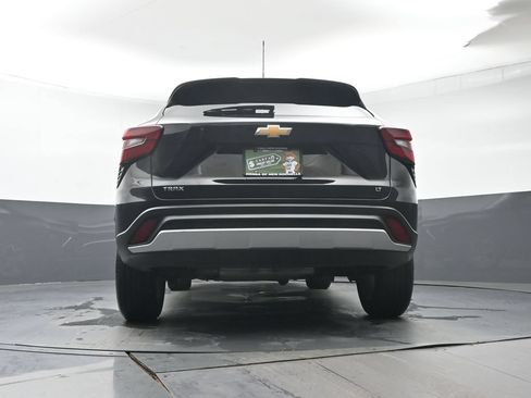 Used 2025 Chevrolet Trax LT FWD image 31