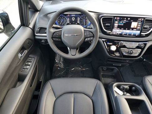 New 2026 Chrysler Pacifica Select image 16