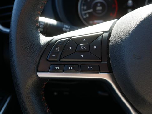 Used 2019 Nissan Kicks SR w/ SR Premium Package FWD image 31