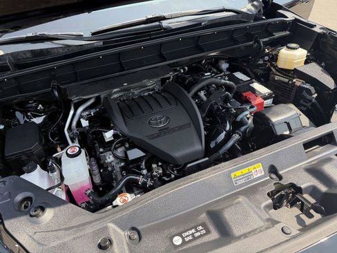 Certified 2024 Toyota Highlander LE FWD image 23
