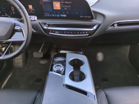 Certified 2024 Cadillac Lyriq Tech image 18