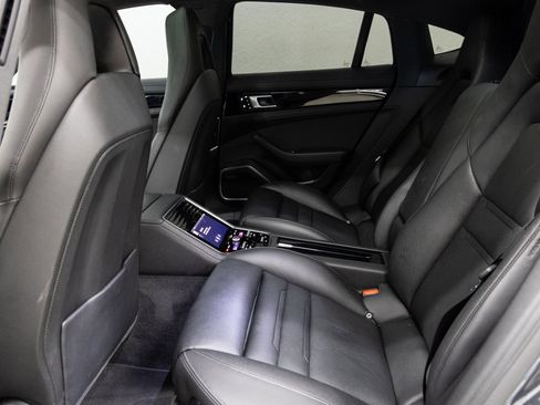 Used 2021 Porsche Panamera image 8