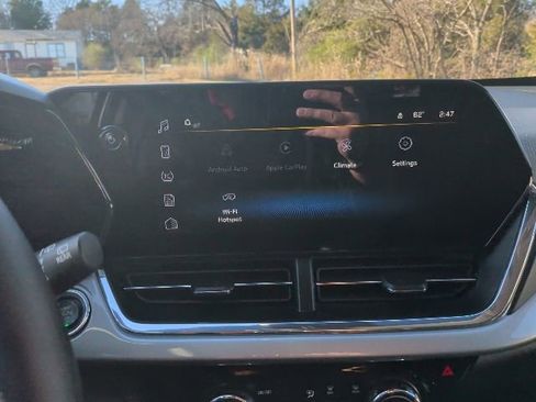 Certified 2025 Chevrolet Trax LT w/ Driver Confidence Package image 23