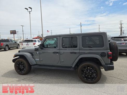 Used 2023 Jeep Wrangler Unlimited Sahara w/ Cold Weather Group AWD/4WD image 30