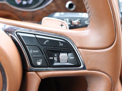 Used 2017 Bentley Bentayga image 37