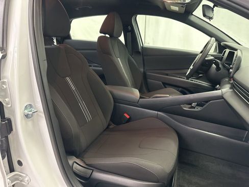 Used 2025 Hyundai Elantra Sport image 24