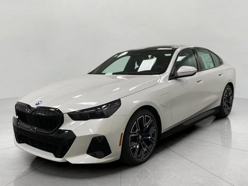 New 2026 BMW 550e xDrive image 9