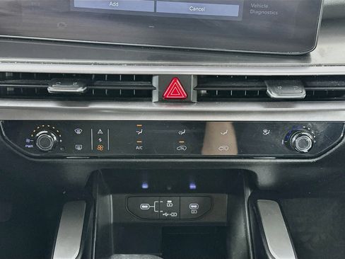 Used 2025 Kia Sorento LX FWD image 24